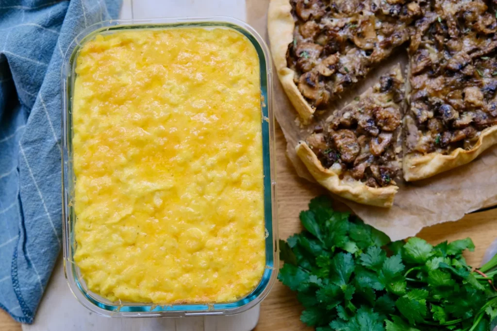 Gratin de pommes de terre et tarte aux champignons